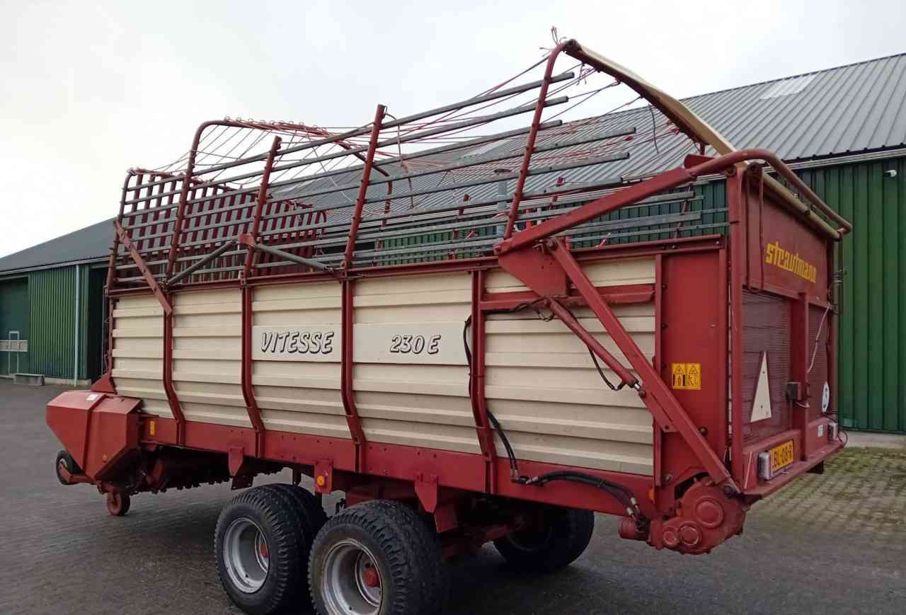 Strautmann Vitesse 230E opraapwagen, ladewagen, weidebouwmachines - Rendfelszedő: 3 kép. Strautmann Vitesse 230E opraapwagen, ladewagen, weidebouwmachines - Rendfelszedő: 3 kép.