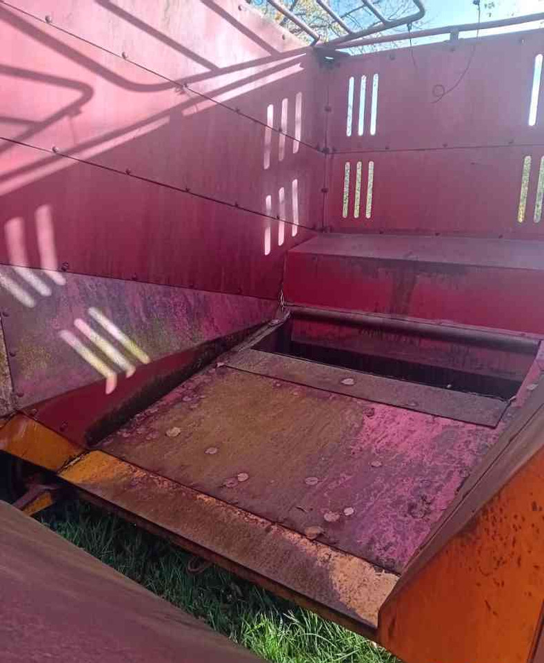 Taarup 1015 - Rendfelszedő: 4 kép. Taarup 1015 - Rendfelszedő: 4 kép.