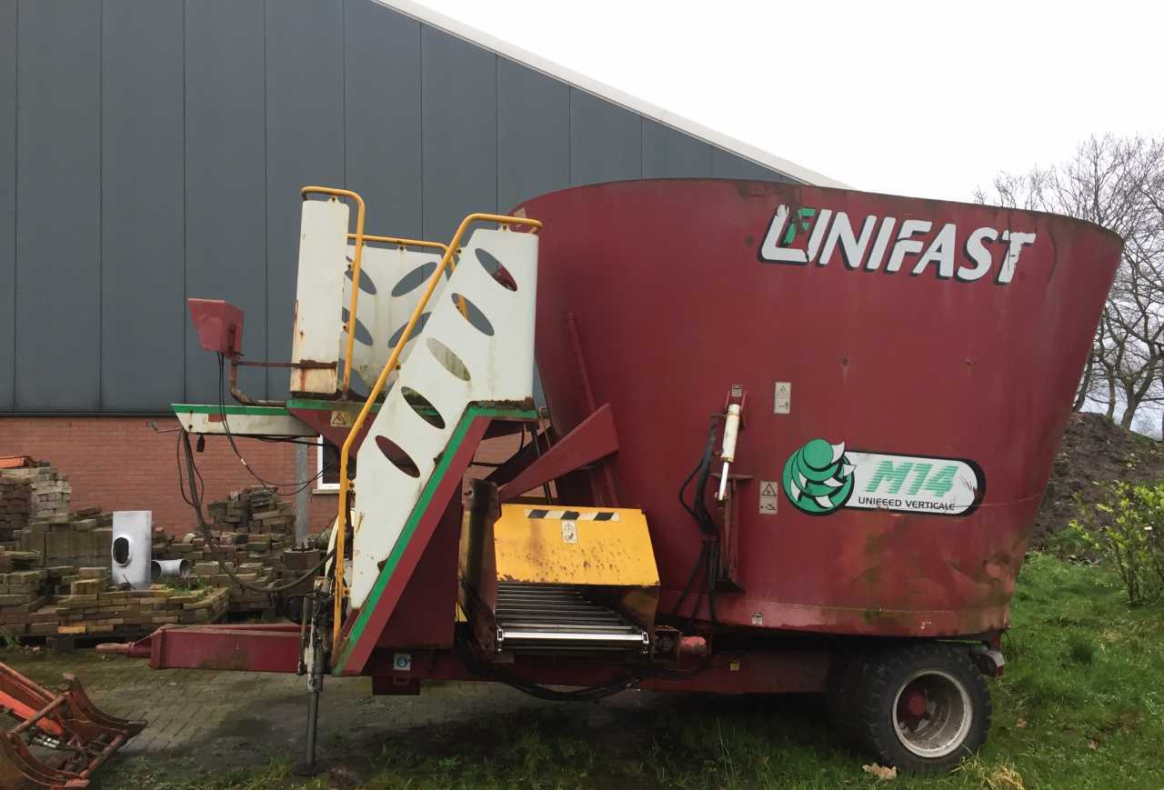 Unifast M14 Vertikal voermengwagen / Vertical feedmixer Voermachines - Etetőkocsi: 1 kép. Unifast M14 Vertikal voermengwagen / Vertical feedmixer Voermachines - Etetőkocsi: 1 kép.