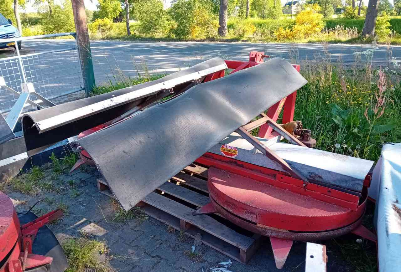 Vliebo VLK1100 kuilverdeler - Szalma aprító: 3 kép. Vliebo VLK1100 kuilverdeler - Szalma aprító: 3 kép.