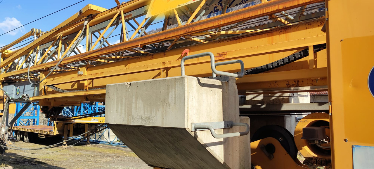 LIEBHERR 32TT - Önszerelő toronydaru: 5 kép. LIEBHERR 32TT - Önszerelő toronydaru: 5 kép.