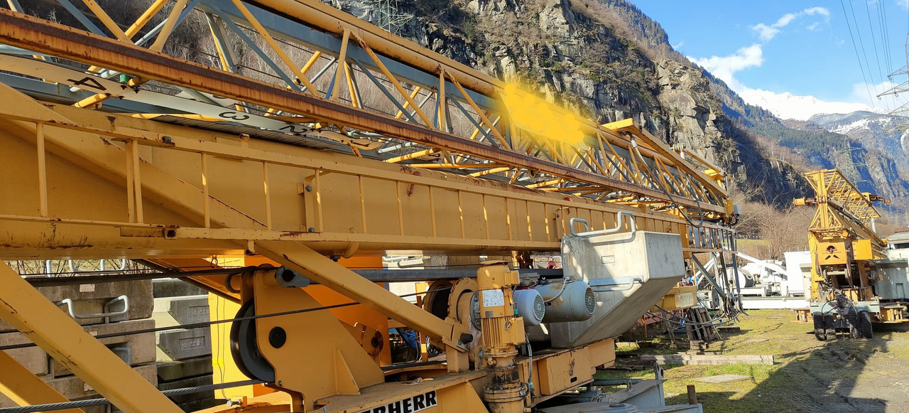 LIEBHERR 32TT - Önszerelő toronydaru: 1 kép. LIEBHERR 32TT - Önszerelő toronydaru: 1 kép.