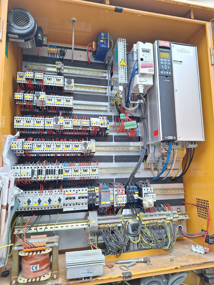 Liebherr 26H - Önszerelő toronydaru: 4 kép. Liebherr 26H - Önszerelő toronydaru: 4 kép.