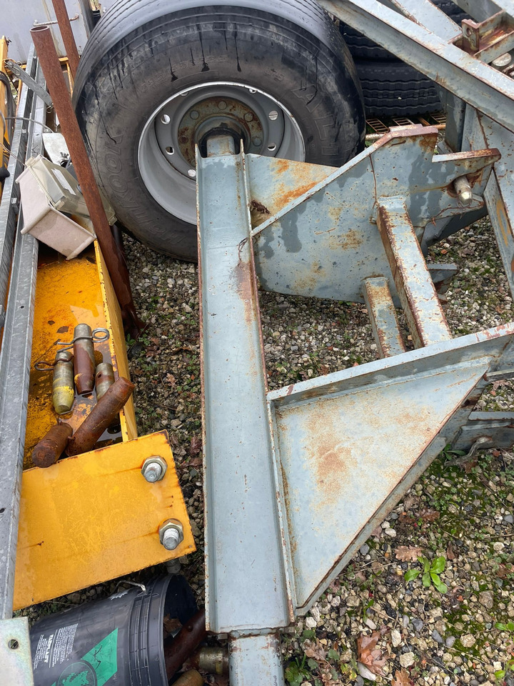 Liebherr - Önszerelő toronydaru: 1 kép. Liebherr - Önszerelő toronydaru: 1 kép.