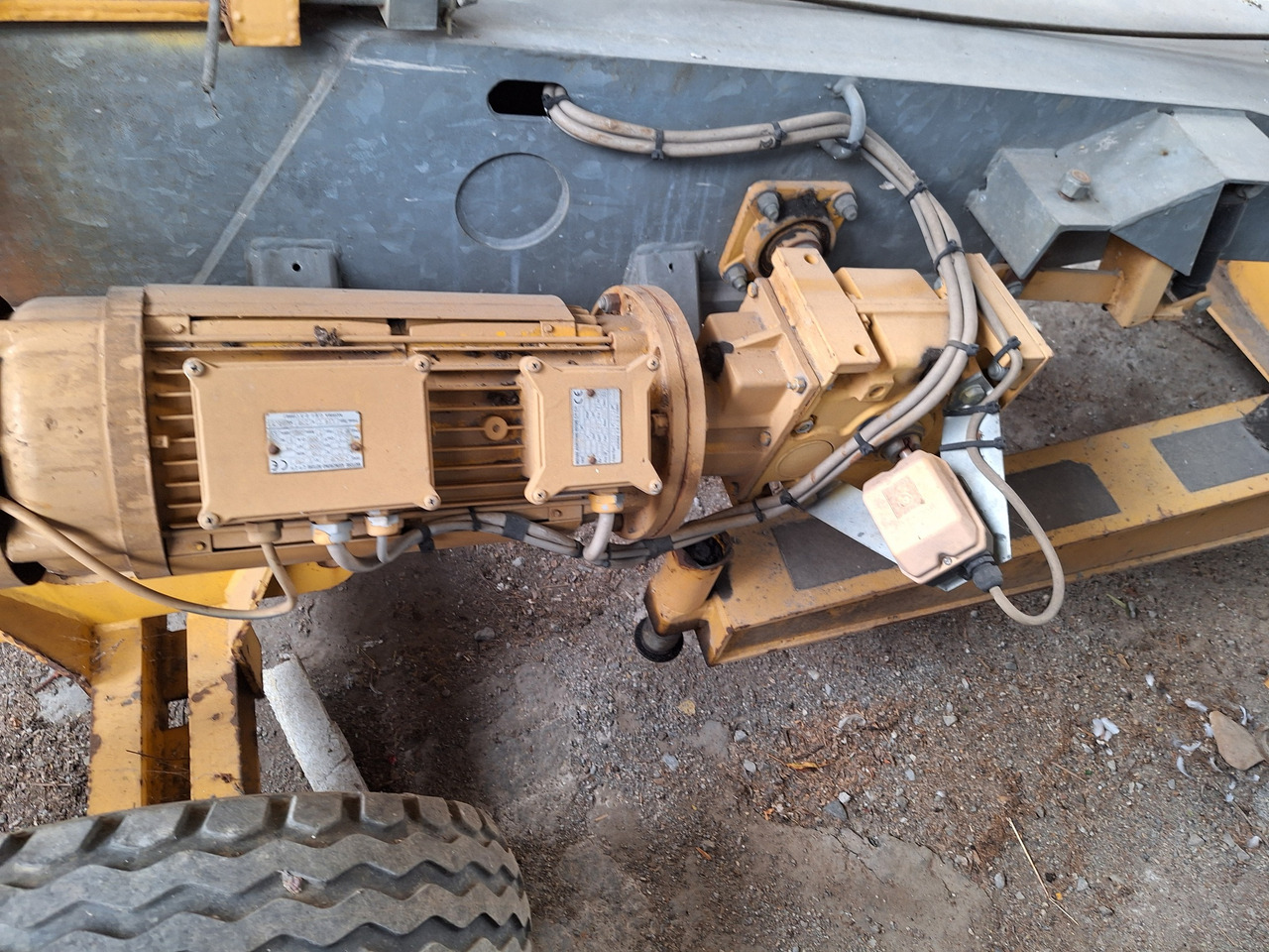 POTAIN HD10A - Önszerelő toronydaru: 5 kép. POTAIN HD10A - Önszerelő toronydaru: 5 kép.