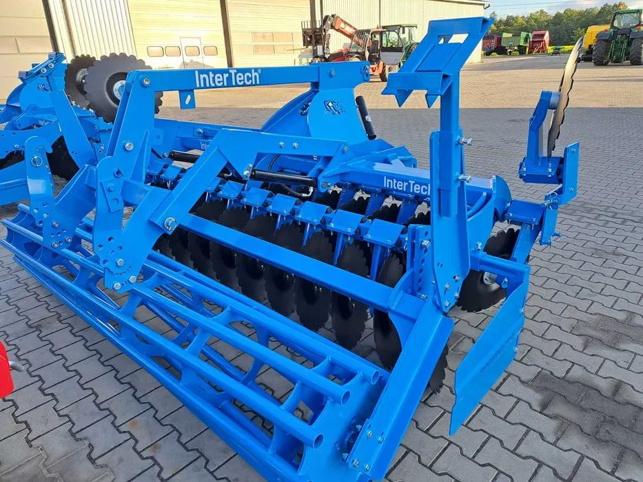 Agregat talerzowy INTER-TECH 2,7 3,0 4,0M hydropak - Tárcsás borona: 4 kép. Agregat talerzowy INTER-TECH 2,7 3,0 4,0M hydropak - Tárcsás borona: 4 kép.