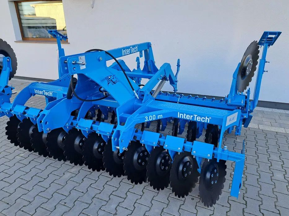Agregat talerzowy INTER-TECH wał daszkowy hydropak - Tárcsás borona: 2 kép. Agregat talerzowy INTER-TECH wał daszkowy hydropak - Tárcsás borona: 2 kép.