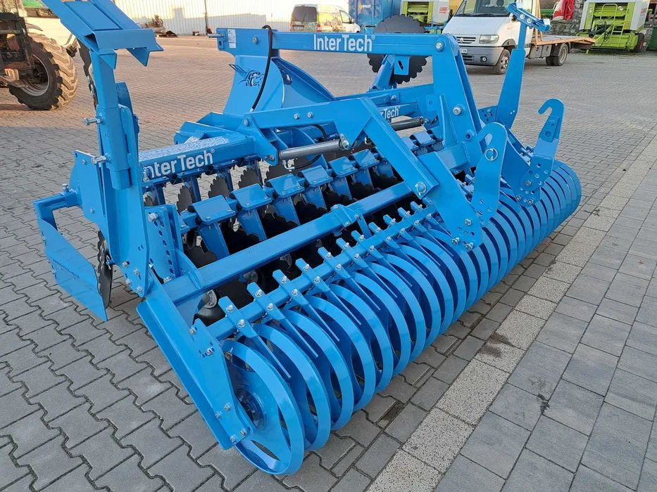 Agregat talerzowy INTER-TECH wał daszkowy hydropak - Tárcsás borona: 4 kép. Agregat talerzowy INTER-TECH wał daszkowy hydropak - Tárcsás borona: 4 kép.