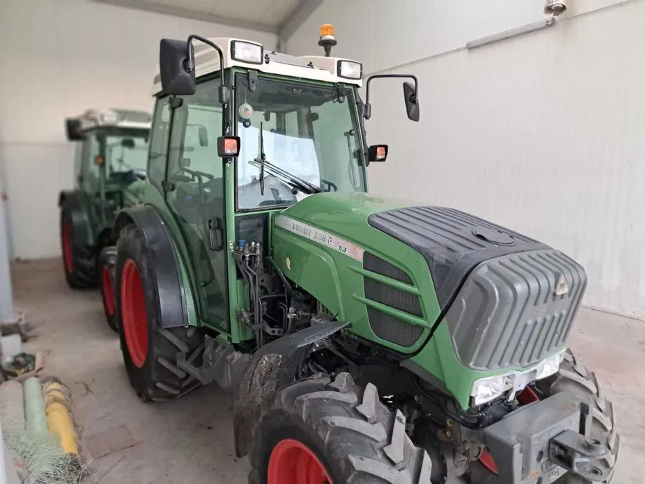 Ciągnik Fendt 208F Vario TMS sadownik - Traktor: 5 kép. Ciągnik Fendt 208F Vario TMS sadownik - Traktor: 5 kép.