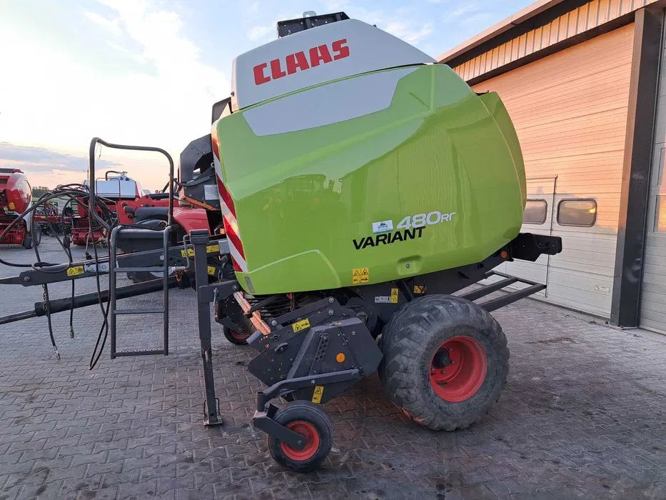 Claas Variant 480 RC - Bálázó: 5 kép. Claas Variant 480 RC - Bálázó: 5 kép.