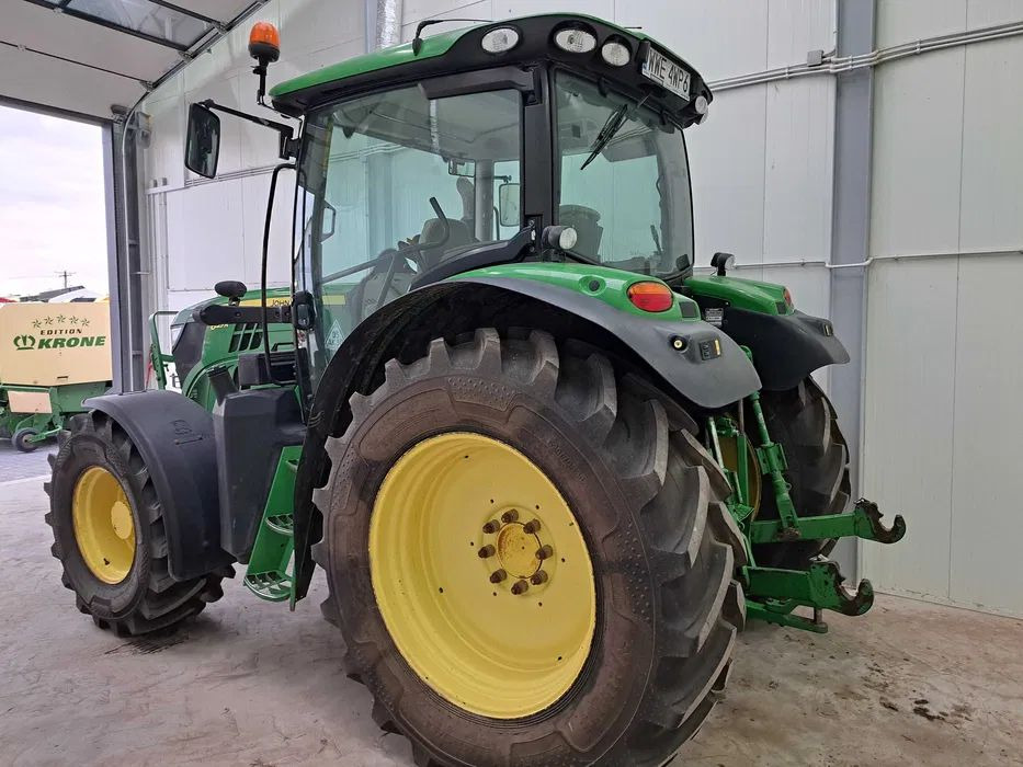 John Deere 6125R 2015 Rok - Traktor: 4 kép. John Deere 6125R 2015 Rok - Traktor: 4 kép.