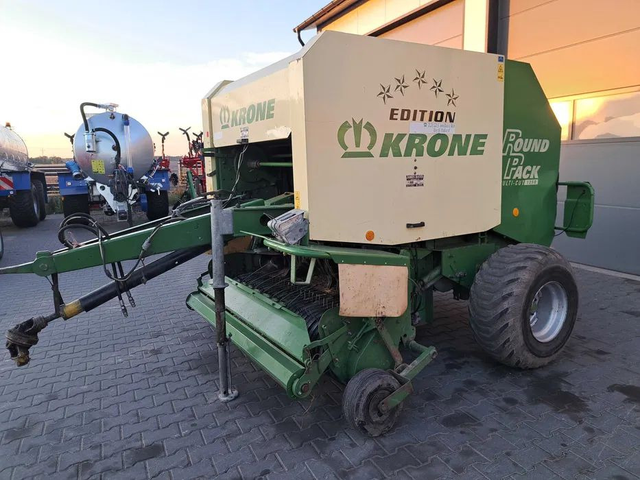 Krone 1250 Round Pack - Bálázó: 2 kép. Krone 1250 Round Pack - Bálázó: 2 kép.