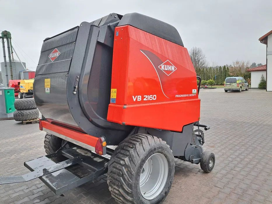 Kuhn VB 2160 - Bálázó: 4 kép. Kuhn VB 2160 - Bálázó: 4 kép.