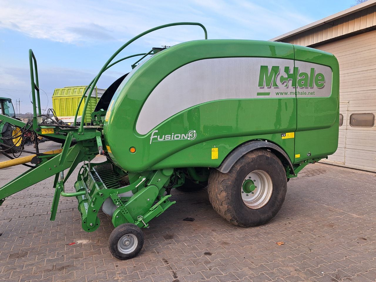 McHALE Fusion 3 - Bálázó: 2 kép. McHALE Fusion 3 - Bálázó: 2 kép.