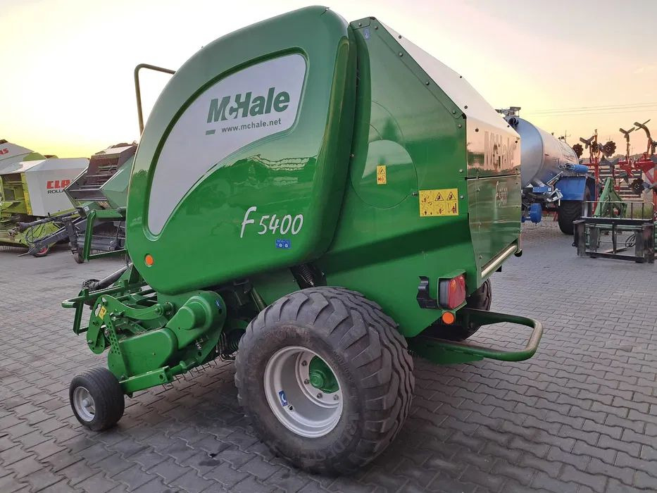 Mchale 5400C - Bálázó: 4 kép. Mchale 5400C - Bálázó: 4 kép.