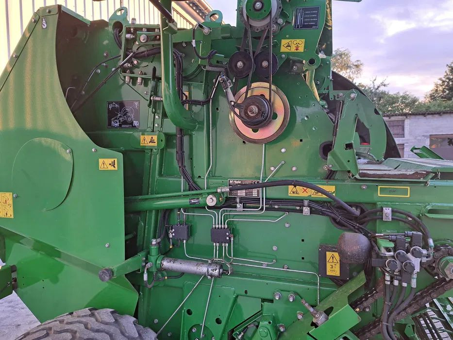 Mchale F5500 - Bálázó: 5 kép. Mchale F5500 - Bálázó: 5 kép.