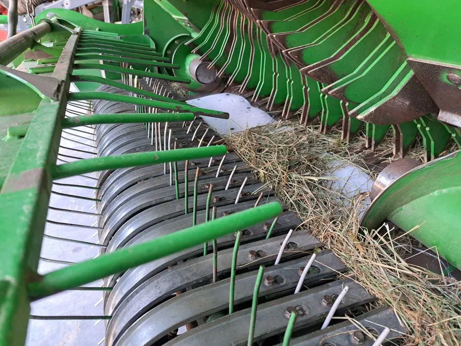 Mchale V660 - Bálázó: 5 kép. Mchale V660 - Bálázó: 5 kép.