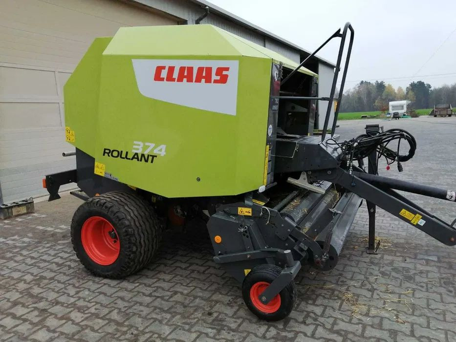 Prasa rolująca Claas Rollant 374 - Bálázó: 2 kép. Prasa rolująca Claas Rollant 374 - Bálázó: 2 kép.