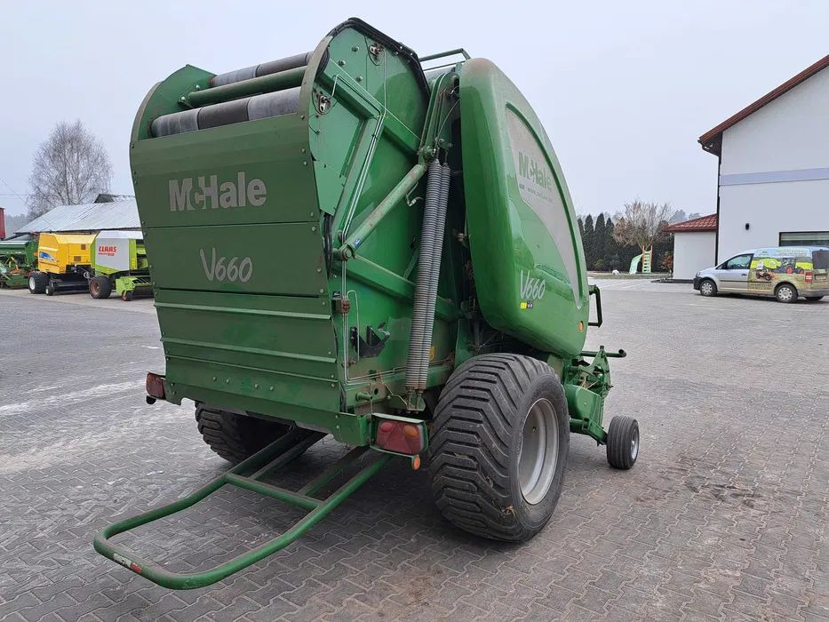 Prasa rolująca Mchale V660 - Bálázó: 2 kép. Prasa rolująca Mchale V660 - Bálázó: 2 kép.