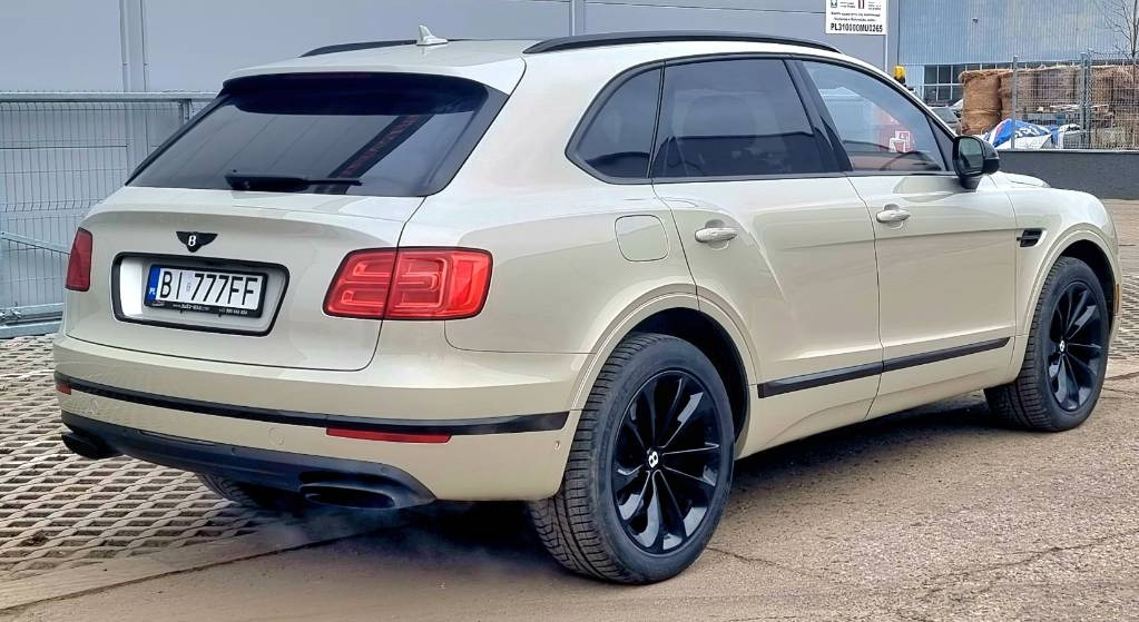 Bentley BENTAYGA 6.0 W12 - Autó: 1 kép. Bentley BENTAYGA 6.0 W12 - Autó: 1 kép.