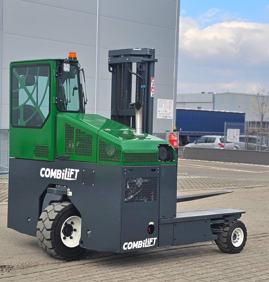 Combilift C 4000 D MK4 150 hrs RENTED - Négyutas tolóoszlopos targoncá: 2 kép. Combilift C 4000 D MK4 150 hrs RENTED - Négyutas tolóoszlopos targoncá: 2 kép.