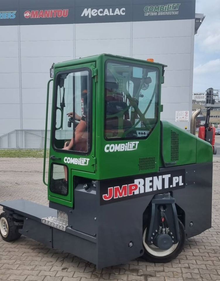 Combilift C 4000 MK4 DIESEL - Négyutas tolóoszlopos targoncá: 3 kép. Combilift C 4000 MK4 DIESEL - Négyutas tolóoszlopos targoncá: 3 kép.