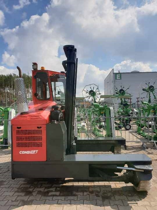 Combilift C 4500 - Oldalrakodó targoncá: 3 kép. Combilift C 4500 - Oldalrakodó targoncá: 3 kép.