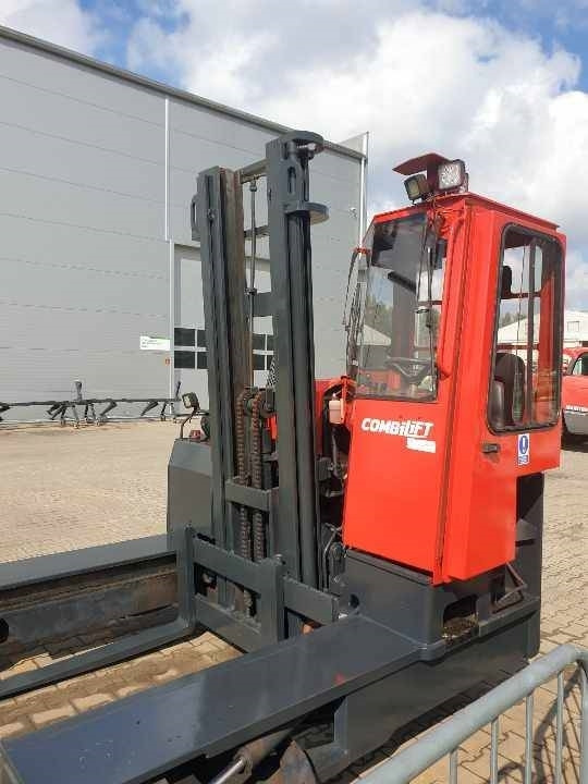 Combilift C 4500 - Oldalrakodó targoncá: 2 kép. Combilift C 4500 - Oldalrakodó targoncá: 2 kép.
