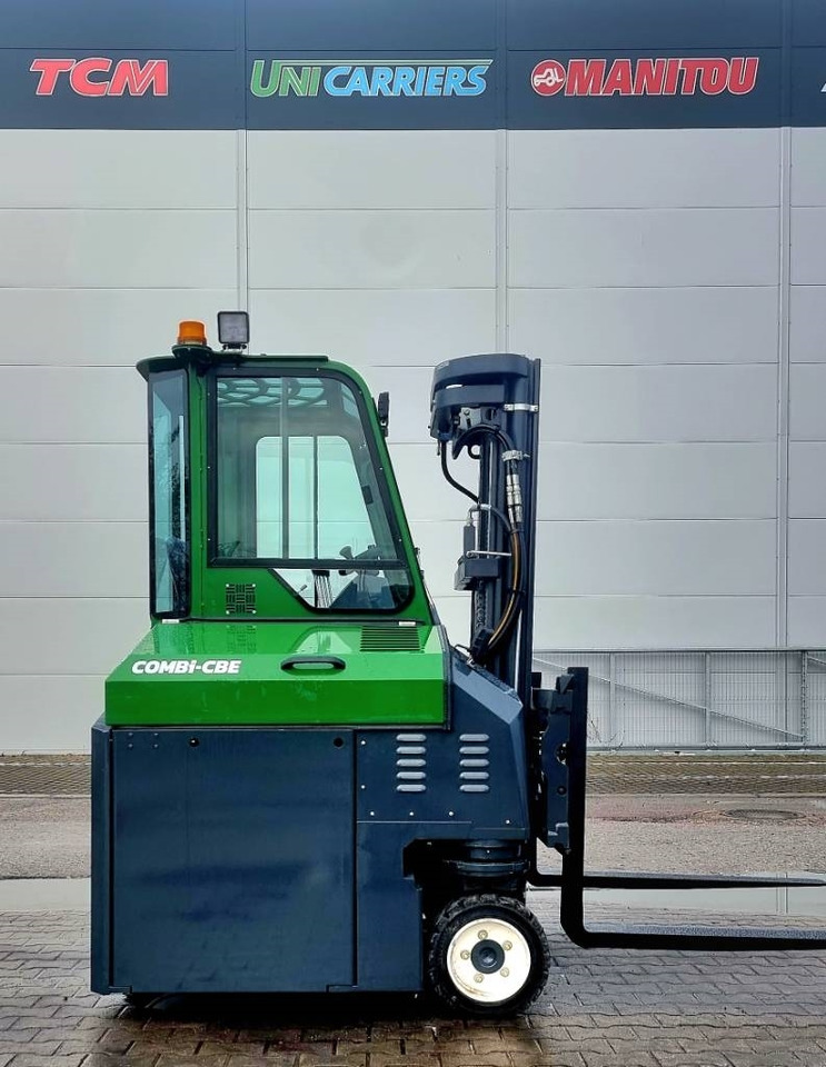 Combilift CBE 2500  - Négyutas tolóoszlopos targoncá: 4 kép. Combilift CBE 2500  - Négyutas tolóoszlopos targoncá: 4 kép.