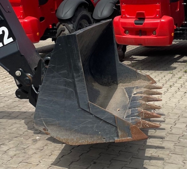 Manitou CBC 650 L 1850 - Kanál - Építőipari gépek: 1 kép. Manitou CBC 650 L 1850 - Kanál - Építőipari gépek: 1 kép.