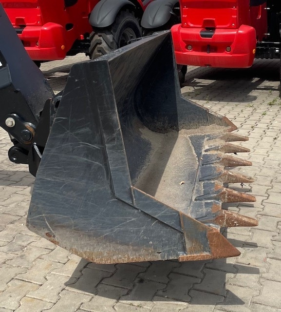 Manitou CBC 650 L 1850 - Kanál - Építőipari gépek: 3 kép. Manitou CBC 650 L 1850 - Kanál - Építőipari gépek: 3 kép.