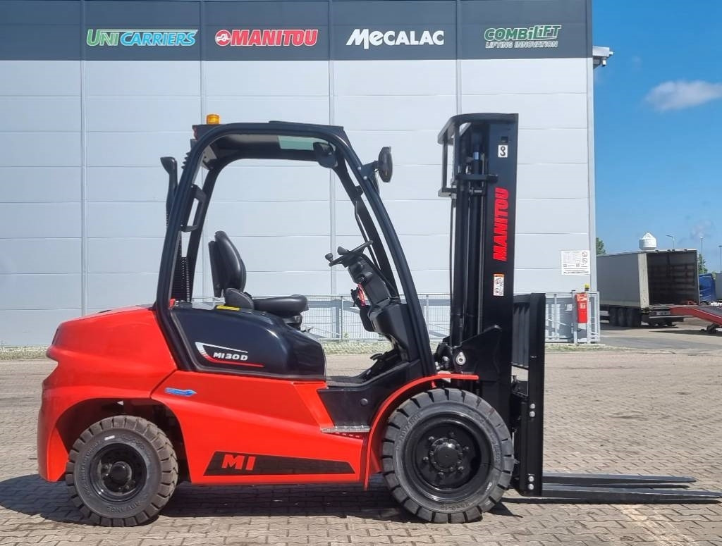 Manitou MI 30 D UNUSED TRIPLEX !! SALE - Dízel targonca: 1 kép. Manitou MI 30 D UNUSED TRIPLEX !! SALE - Dízel targonca: 1 kép.