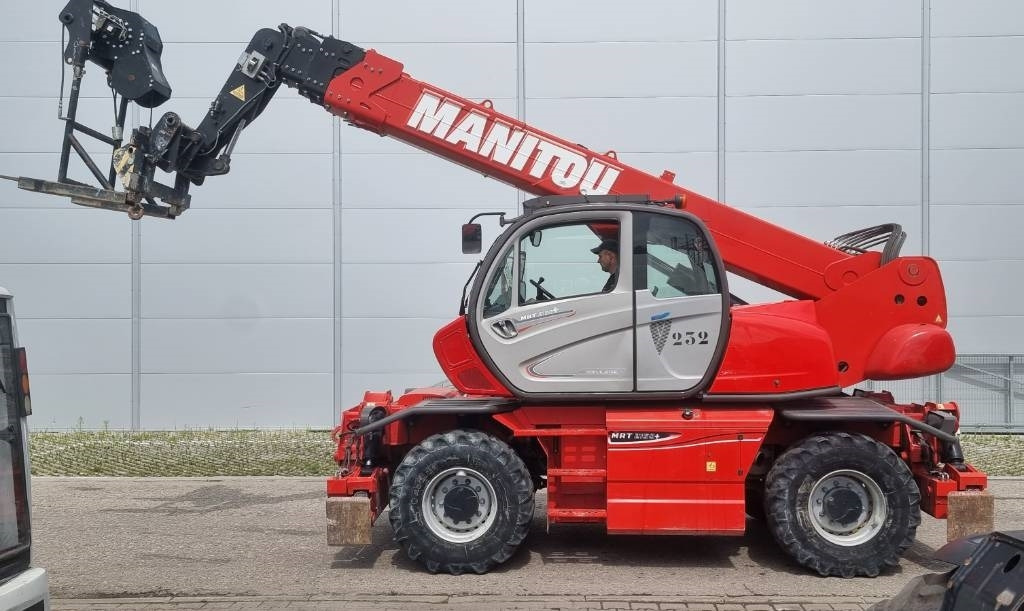 Manitou MRT 2150 Plus Privilege - Teleszkópos rakodó: 5 kép. Manitou MRT 2150 Plus Privilege - Teleszkópos rakodó: 5 kép.