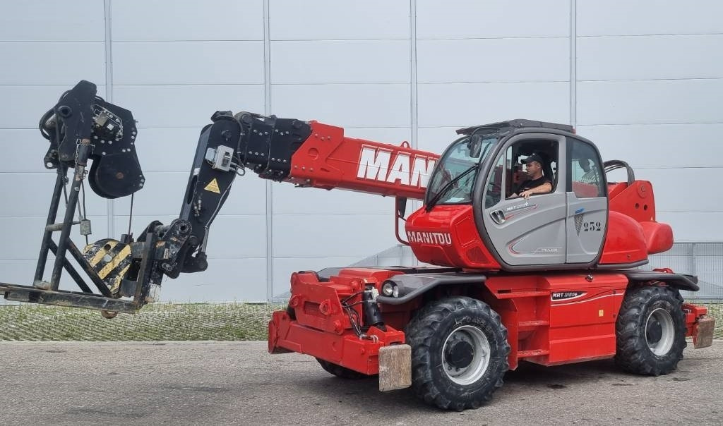 Manitou MRT 2150 Plus Privilege - Teleszkópos rakodó: 2 kép. Manitou MRT 2150 Plus Privilege - Teleszkópos rakodó: 2 kép.