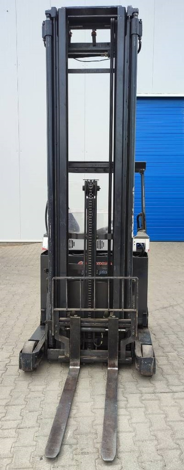 Nissan UNS141 DTFVRE873 - Tolóoszlopos targoncá: 3 kép. Nissan UNS141 DTFVRE873 - Tolóoszlopos targoncá: 3 kép.