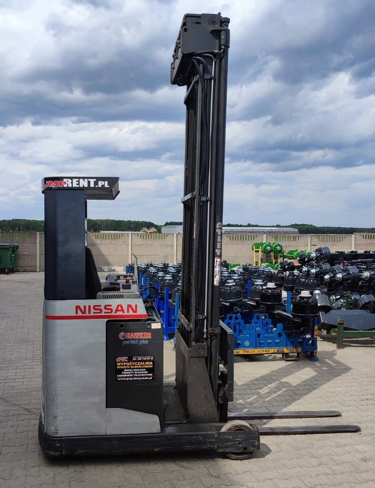 Nissan UNS141 DTFVRE873 - Tolóoszlopos targoncá: 2 kép. Nissan UNS141 DTFVRE873 - Tolóoszlopos targoncá: 2 kép.