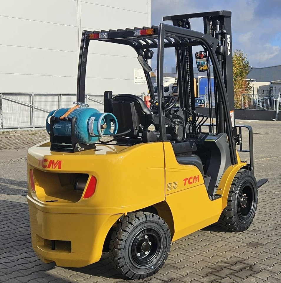 TCM FGE35-E2 BRAND NEW D3700mm - Gázüzemű targonca: 2 kép. TCM FGE35-E2 BRAND NEW D3700mm - Gázüzemű targonca: 2 kép.