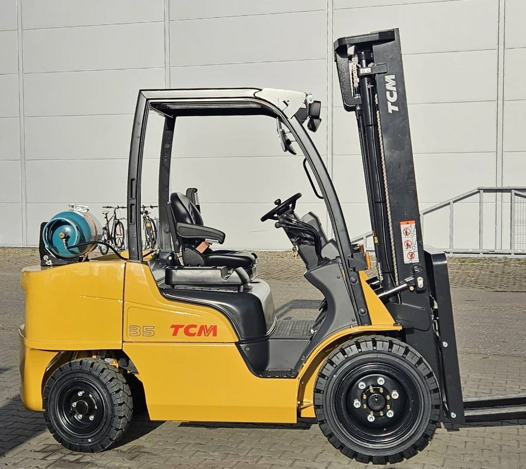 TCM FGE35-E2 BRAND NEW D3700mm - Gázüzemű targonca: 1 kép. TCM FGE35-E2 BRAND NEW D3700mm - Gázüzemű targonca: 1 kép.