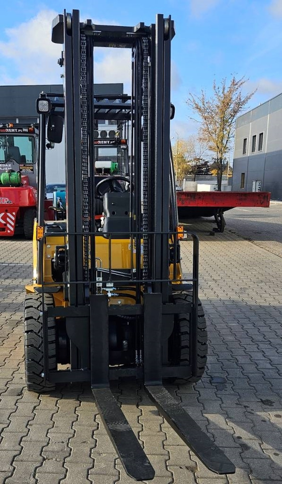 TCM FGE35-E2 BRAND NEW D3700mm - Gázüzemű targonca: 4 kép. TCM FGE35-E2 BRAND NEW D3700mm - Gázüzemű targonca: 4 kép.