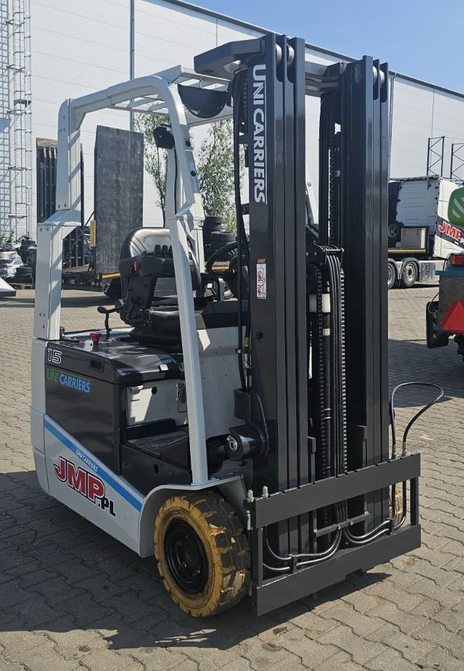 UniCarriers A1N1L15Q DRIVE-IN CAB - Elektromos targonca: 5 kép. UniCarriers A1N1L15Q DRIVE-IN CAB - Elektromos targonca: 5 kép.