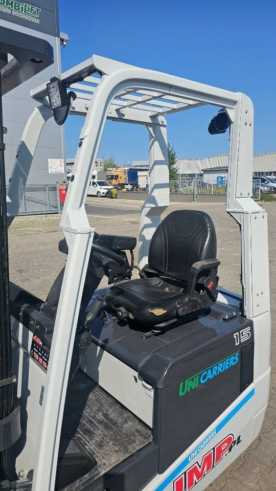 UniCarriers A1N1L15Q DRIVE-IN CAB - Elektromos targonca: 4 kép. UniCarriers A1N1L15Q DRIVE-IN CAB - Elektromos targonca: 4 kép.