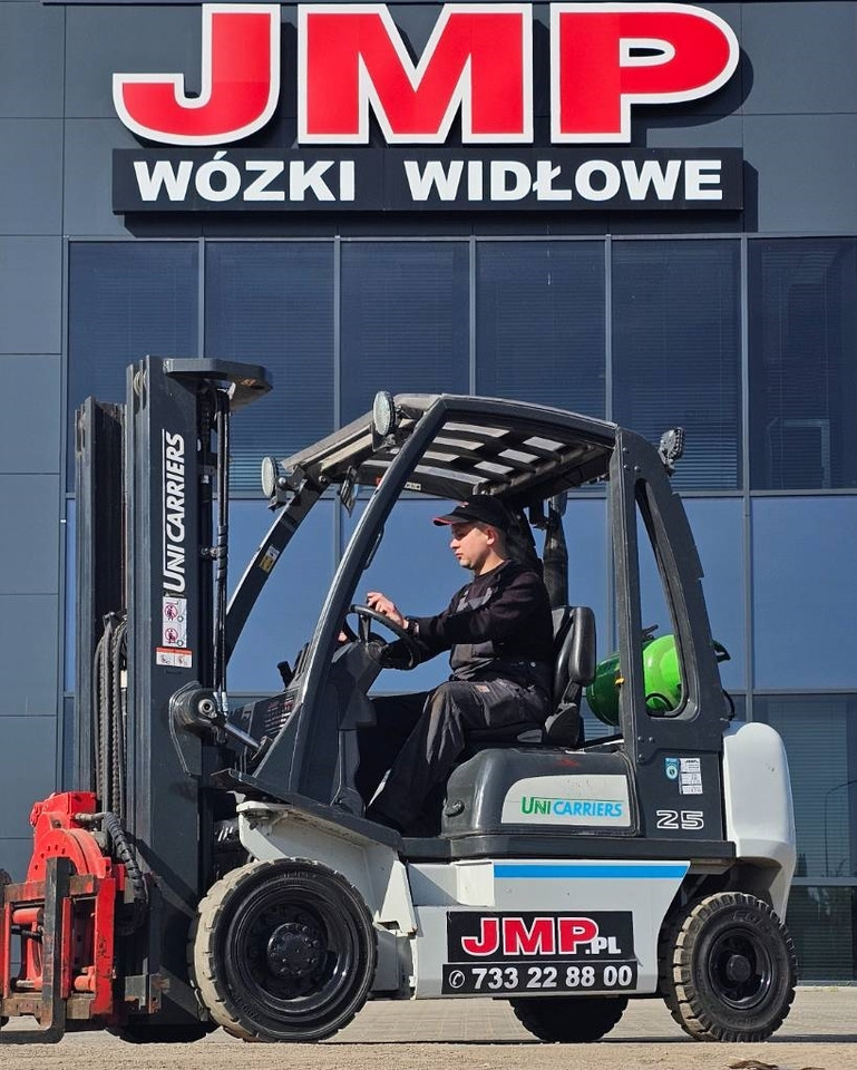 UniCarriers U1D2A25LQ DX25 LPG - Gázüzemű targonca: 3 kép. UniCarriers U1D2A25LQ DX25 LPG - Gázüzemű targonca: 3 kép.