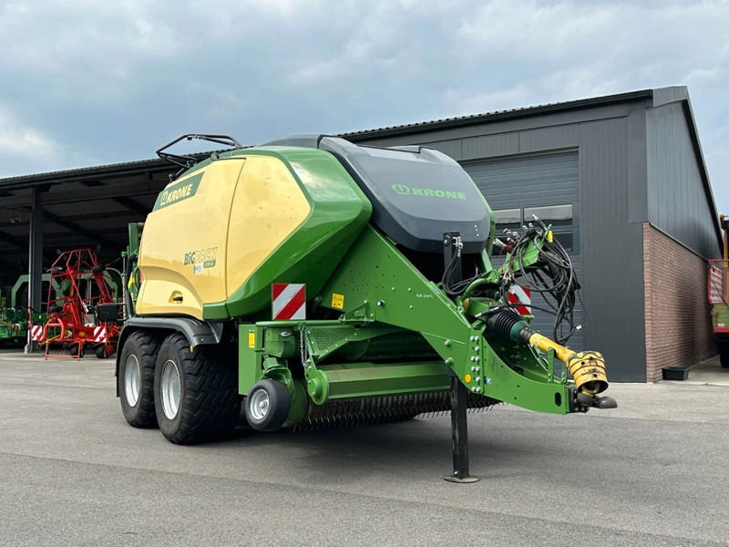 Krone Bigpack 1270 VC - Kocka bálázó: 1 kép. Krone Bigpack 1270 VC - Kocka bálázó: 1 kép.