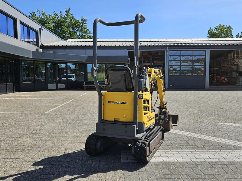 New Holland E10SR Mini kraan - Mini daru: 4 kép. New Holland E10SR Mini kraan - Mini daru: 4 kép.