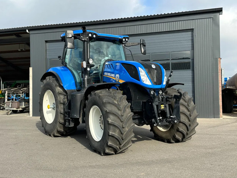 New Holland T7.245 Autocommand Stage 5 - Traktor: 3 kép. New Holland T7.245 Autocommand Stage 5 - Traktor: 3 kép.