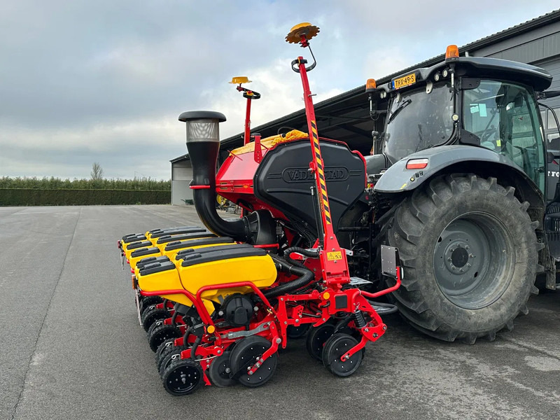 Vaderstad Tempo V 6 - Vetőgép: 4 kép. Vaderstad Tempo V 6 - Vetőgép: 4 kép.