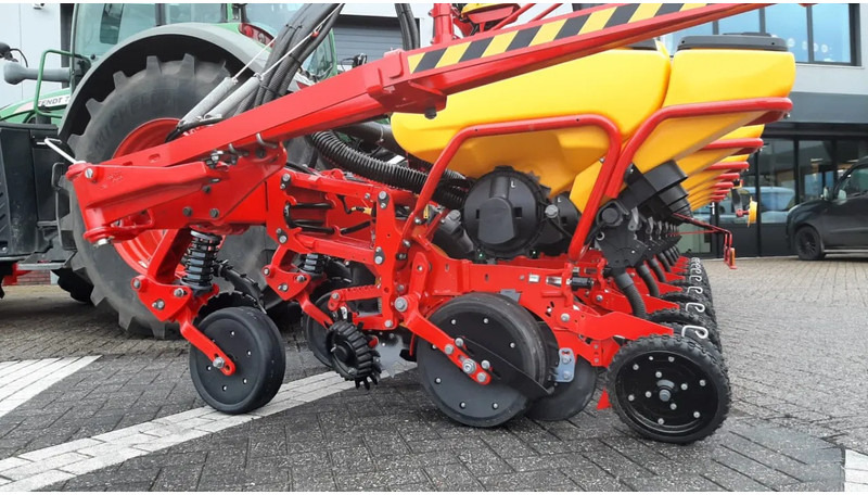 Vaderstad Tempo V 8 - Vetőgép: 5 kép. Vaderstad Tempo V 8 - Vetőgép: 5 kép.