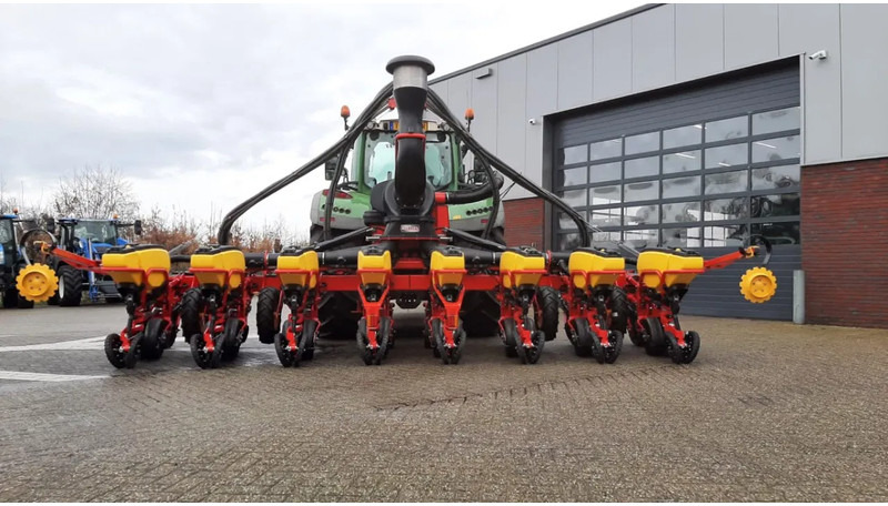 Vaderstad Tempo V 8 - Vetőgép: 2 kép. Vaderstad Tempo V 8 - Vetőgép: 2 kép.