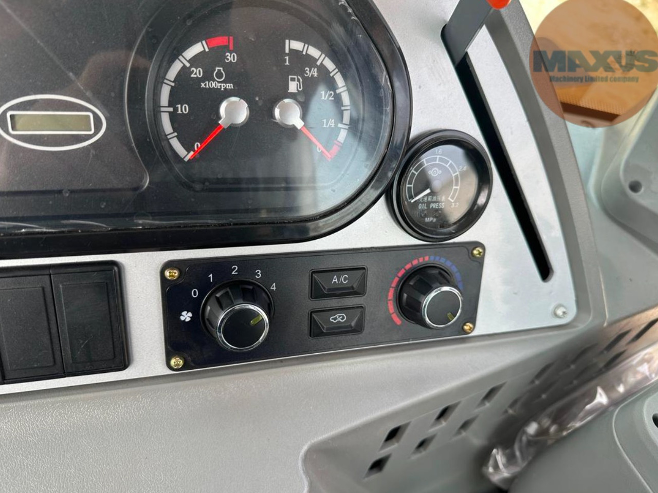 Kotrórakodó Maxus Екскаватор-навантажувач 4cx MAXUS: 6 kép.