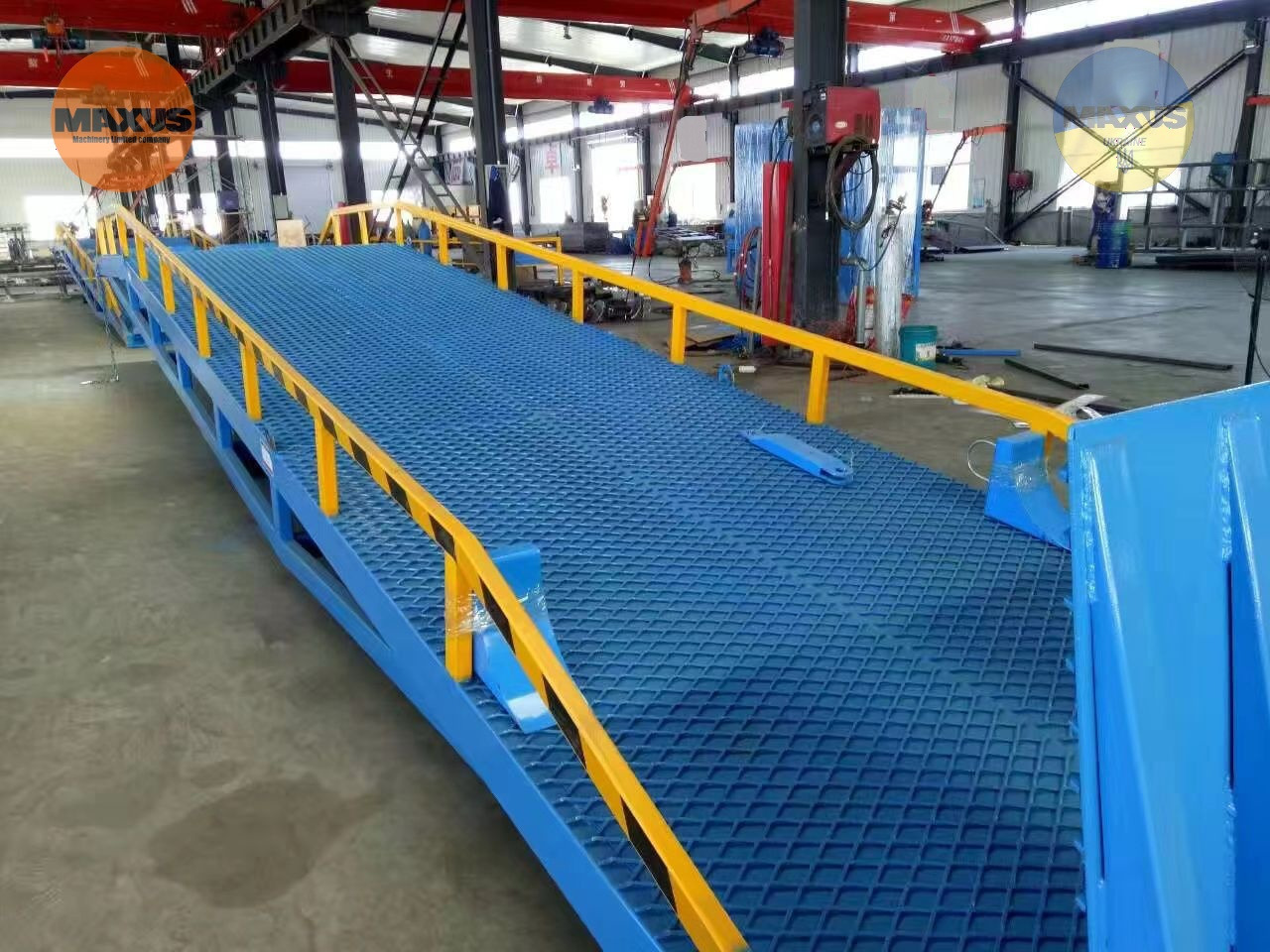 Maxus Mobilna Rampa załadunkowa 10ton/NEW mobile loading ramp with a capacity of 10 tons/NEUE mobile Ladebühne mit einer Kapazität von 10 Tonnen/Rampă mobilă de încărcare nouă cu capacitate de 10 tone/Maxus - Rakodó rámpa: 3 kép. Maxus Mobilna Rampa załadunkowa 10ton/NEW mobile loading ramp with a capacity of 10 tons/NEUE mobile Ladebühne mit einer Kapazität von 10 Tonnen/Rampă mobilă de încărcare nouă cu capacitate de 10 tone/Maxus - Rakodó rámpa: 3 kép.